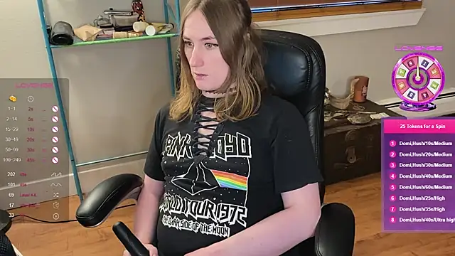 Snapshot of luluvaladon chatting on 19, 2, 2025 luluvaladon online show from 19, 2, 2025