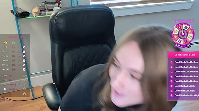 Snapshot of luluvaladon chatting on 22, 2, 2025 luluvaladon online show from 22, 2, 2025