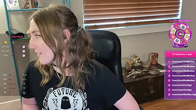 Snapshot of luluvaladon chatting on 22, 2, 2025 luluvaladon online show from 22, 2, 2025