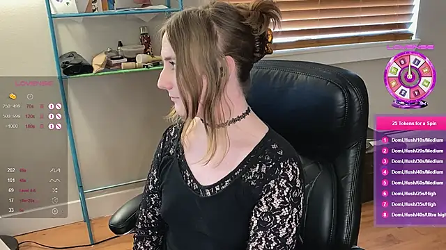 Snapshot of luluvaladon chatting on 25, 2, 2025 luluvaladon online show from 25, 2, 2025