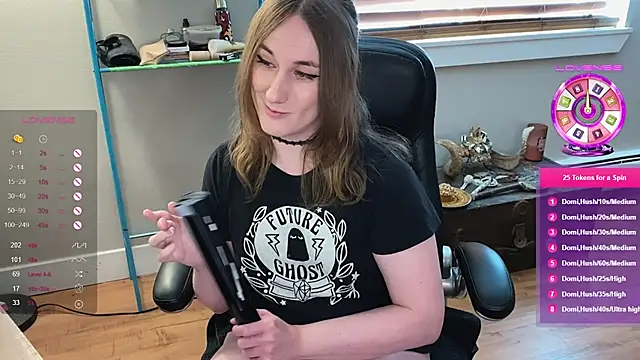 Snapshot of luluvaladon chatting on 28, 2, 2025 luluvaladon online show from 28, 2, 2025