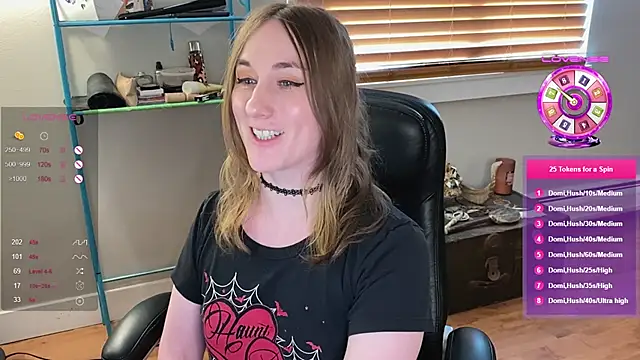 Snapshot of luluvaladon chatting on 2, 3, 2025 luluvaladon online show from 2, 3, 2025