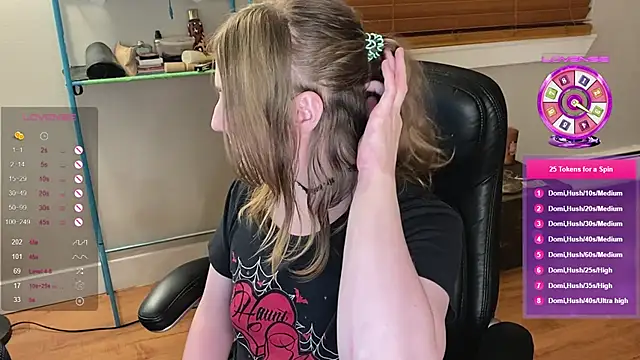 Snapshot of luluvaladon chatting on 3, 3, 2025 luluvaladon online show from 3, 3, 2025