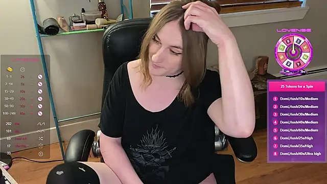 Snapshot of luluvaladon chatting on 3, 3, 2025 luluvaladon online show from 3, 3, 2025