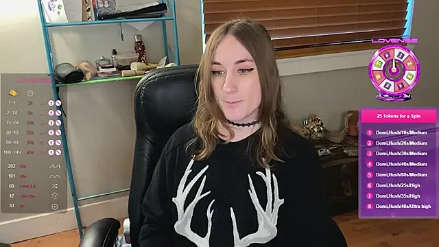 Snapshot of luluvaladon chatting on 5, 3, 2025 luluvaladon online show from 5, 3, 2025