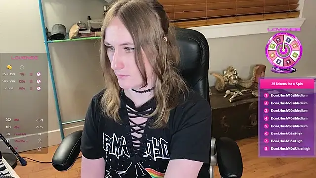 Snapshot of luluvaladon chatting on 7, 3, 2025 luluvaladon online show from 7, 3, 2025