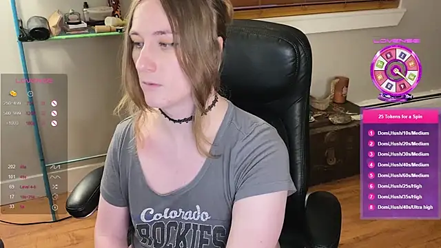 Snapshot of luluvaladon chatting on 11, 3, 2025 luluvaladon online show from 11, 3, 2025