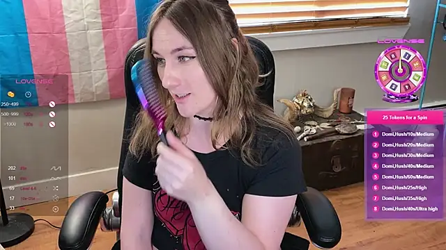 Snapshot of luluvaladon chatting on 15, 3, 2025 luluvaladon online show from 15, 3, 2025