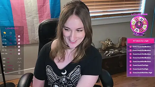 Snapshot of luluvaladon chatting on 18, 3, 2025 luluvaladon online show from 18, 3, 2025