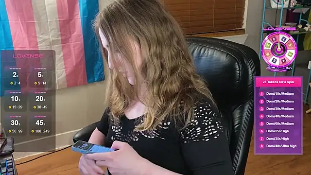 Snapshot of luluvaladon chatting on 7, 10, 2025 luluvaladon online show from 7, 10, 2025