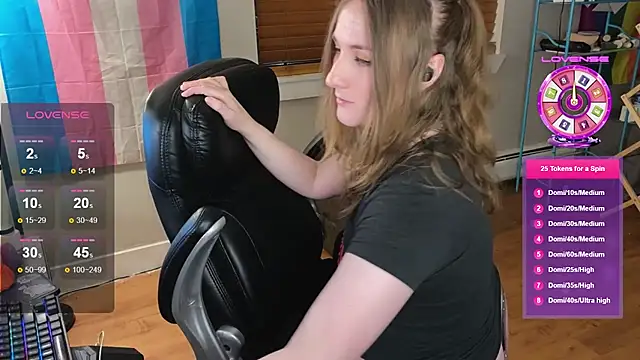 Snapshot of luluvaladon chatting on 9, 10, 2025 luluvaladon online show from 9, 10, 2025