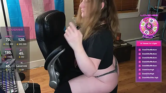 Snapshot of luluvaladon chatting on 24, 10, 2025 luluvaladon online show from 24, 10, 2025