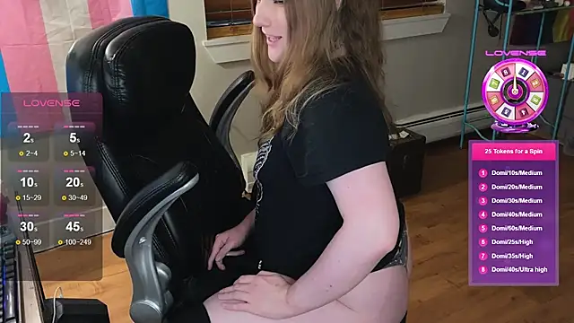 Snapshot of luluvaladon chatting on 12, 11, 2025 luluvaladon online show from 12, 11, 2025