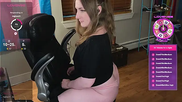 Snapshot of luluvaladon chatting on 13, 11, 2025 luluvaladon online show from 13, 11, 2025