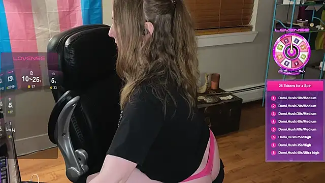 Snapshot of luluvaladon chatting on 21, 11, 2025 luluvaladon online show from 21, 11, 2025