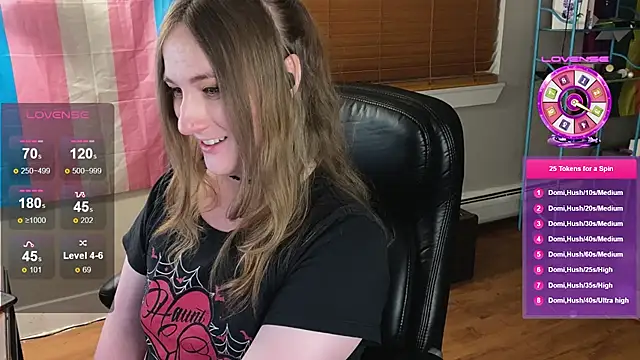 Snapshot of luluvaladon chatting on 23, 11, 2025 luluvaladon online show from 23, 11, 2025