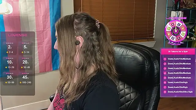 Snapshot of luluvaladon chatting on 30, 11, 2025 luluvaladon online show from 30, 11, 2025