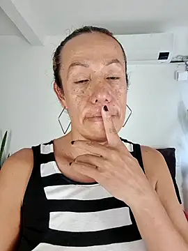 Snapshot of YOURSDEBORA chatting on 26, 11, 2025 YOURSDEBORA online show from 26, 11, 2025