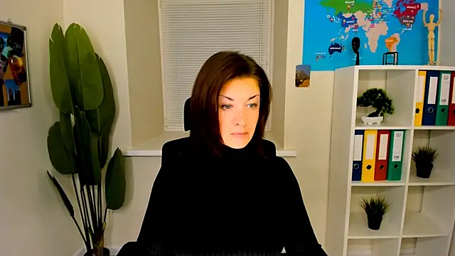 Snapshot of AnaMills chatting on 6, 10, 2025 AnaMills online show from 6, 10, 2025
