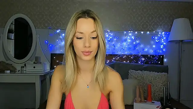 Snapshot of MiaBeeXX chatting on 6, 10, 2025 MiaBeeXX online show from 6, 10, 2025