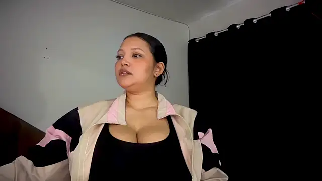 Snapshot of MarcellaGriffin chatting on 10, 11, 2025 MarcellaGriffin online show from 10, 11, 2025