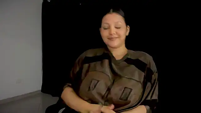 Snapshot of MarcellaGriffin chatting on 18, 11, 2025 MarcellaGriffin online show from 18, 11, 2025