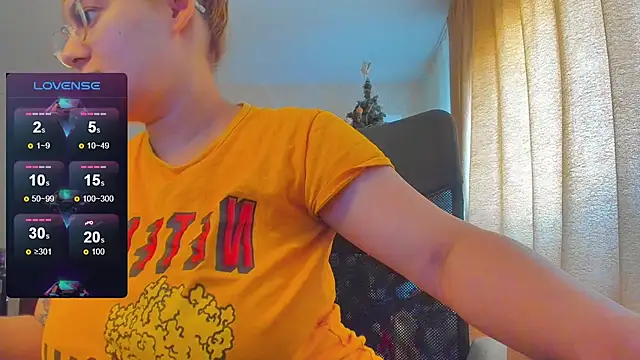 Snapshot of hot_evil_queen chatting on 10, 2, 2025 hot evil queen online show from 10, 2, 2025