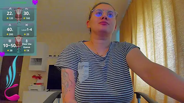 Snapshot of hot_evil_queen chatting on 16, 12, 2025 hot evil queen online show from 16, 12, 2025