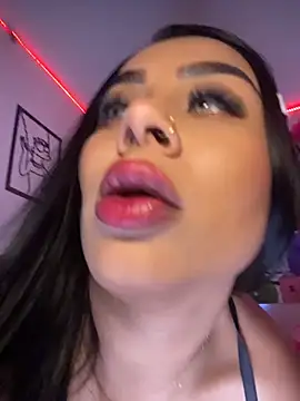 Snapshot of Emma_Brown_12 chatting on 6, 11, 2025 Emma Brown 12 online show from 6, 11, 2025