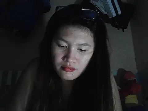 Snapshot of leamorena chatting on 24, 11, 2025 leamorena online show from 24, 11, 2025