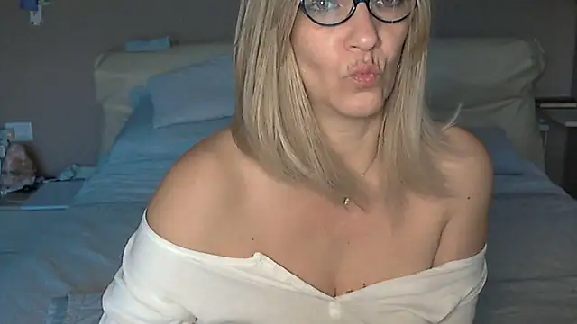 Snapshot of -K-- chatting on 4, 2, 2025 -K-- online show from 4, 2, 2025