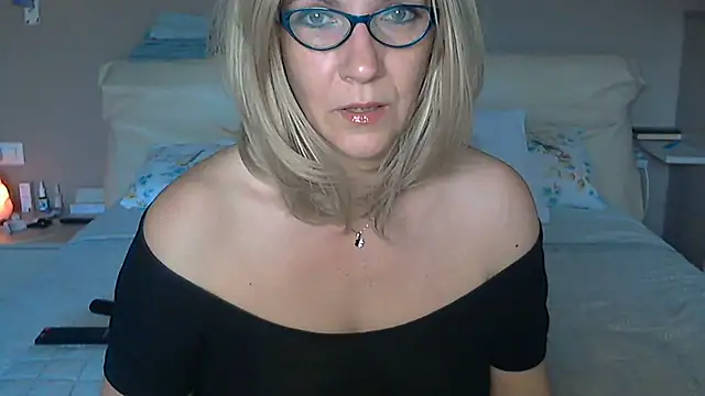 Snapshot of -K-- chatting on 21, 3, 2025 -K-- online show from 21, 3, 2025