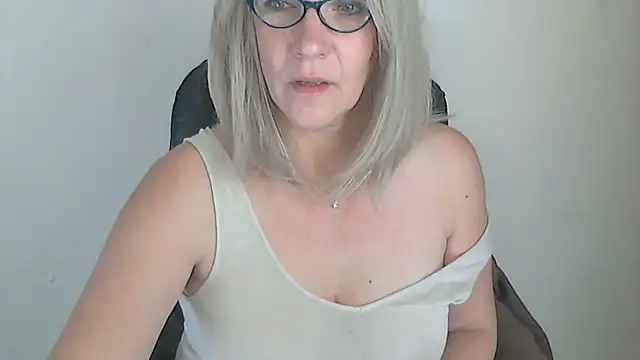 Snapshot of -K-- chatting on 28, 11, 2025 -K-- online show from 28, 11, 2025