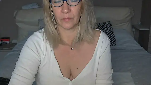 Snapshot of -K-- chatting on 4, 12, 2025 -K-- online show from 4, 12, 2025