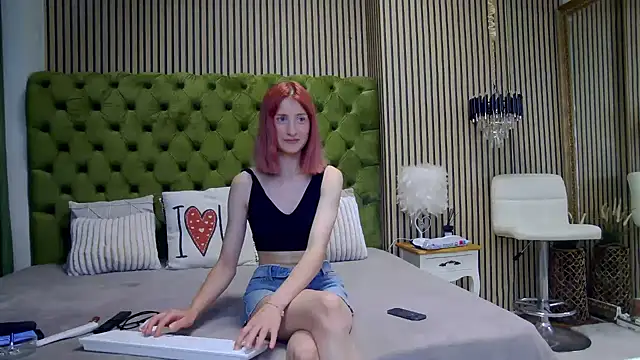 Snapshot of SiennaShapiro chatting on 9, 7, 2026 SiennaShapiro online show from 9, 7, 2026