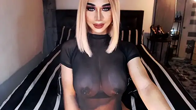 Snapshot of MassiveCockxMistress chatting on 4, 10, 2025 MassiveCockxMistress online show from 4, 10, 2025