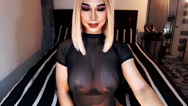 Snapshot of MassiveCockxMistress chatting on 4, 10, 2025 MassiveCockxMistress online show from 4, 10, 2025