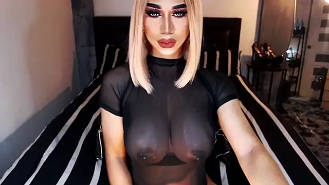 Snapshot of MassiveCockxMistress chatting on 1, 11, 2025 MassiveCockxMistress online show from 1, 11, 2025