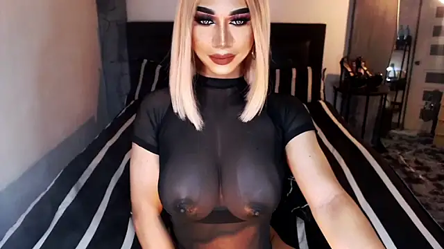 Snapshot of MassiveCockxMistress chatting on 26, 11, 2025 MassiveCockxMistress online show from 26, 11, 2025