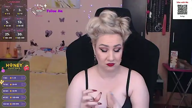 Snapshot of MissLexyGold chatting on 11, 1, 2025 MissLexyGold online show from 11, 1, 2025