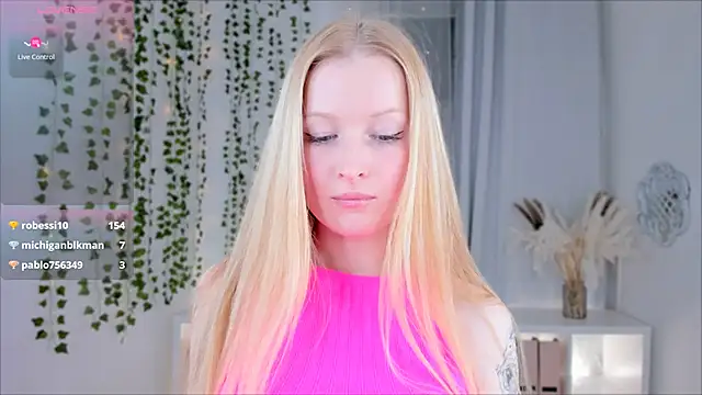 Laly Peach online show from 13, 1, 2025