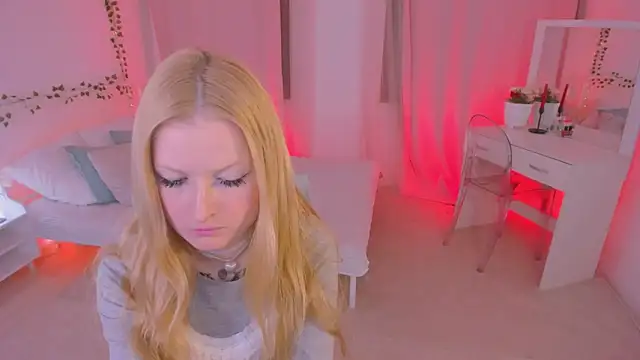 Laly Peach online show from 6, 2, 2025