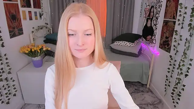 Laly Peach online show from 23, 2, 2025