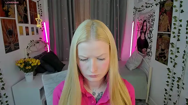 Laly Peach online show from 18, 10, 2025