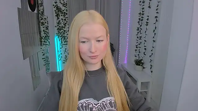 Laly Peach online show from 6, 2, 2026