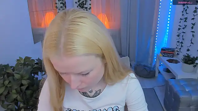 Laly Peach online show from 3, 6, 2026