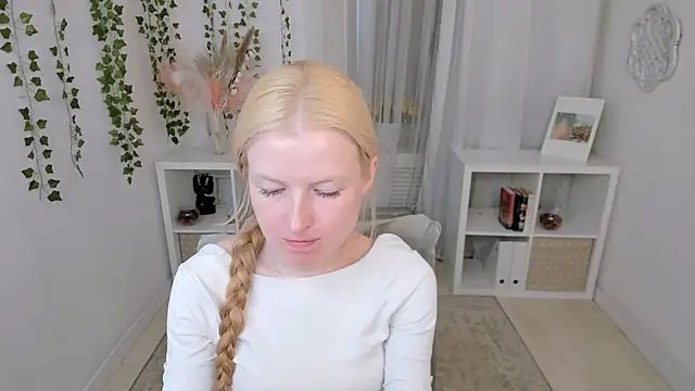 Snapshot of Laly_Peach chatting on 24, 7, 2026 Laly Peach online show from 24, 7, 2026
