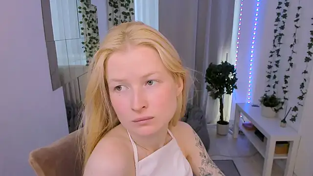 Snapshot of Laly_Peach chatting on 29, 7, 2026 Laly Peach online show from 29, 7, 2026