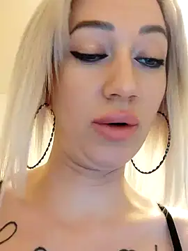 Snapshot of Fuck-Gina chatting on 30, 12, 2024 Fuck-Gina online show from 30, 12, 2024