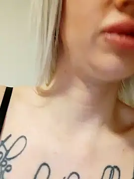 Snapshot of Fuck-Gina chatting on 2, 1, 2025 Fuck-Gina online show from 2, 1, 2025